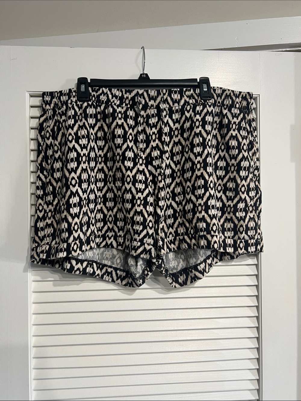 Old Navy Black and Cream Patterned Elastic-Waist Shorts